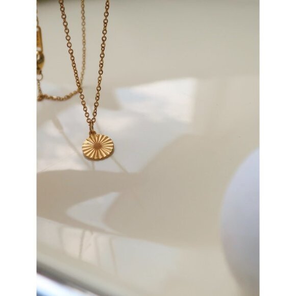 NEW 18K Gold Plated Textured Round Coin Necklace - Picture 3 of 10